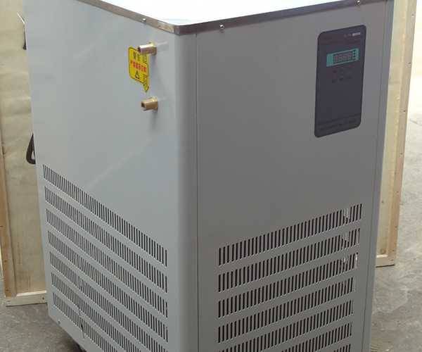 低温冷却液循环泵液体介质是什么？可以是水吗？