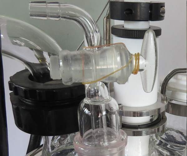 双层玻璃反应釜加料口优点